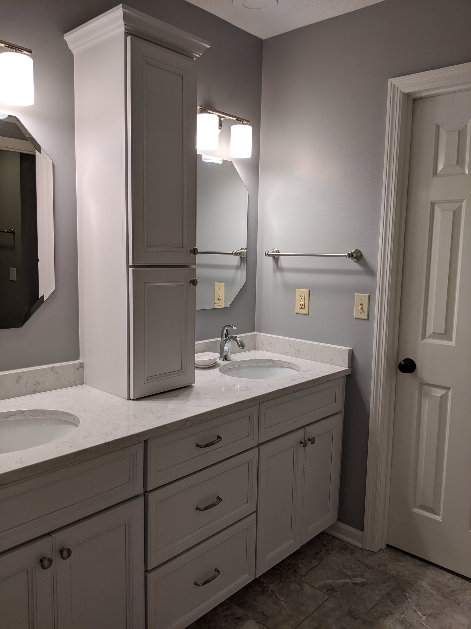 Walk-in closet off master bath - 303 Ferncliff Dr