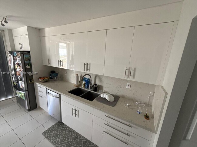 Building Photo - 9341 Collins Ave