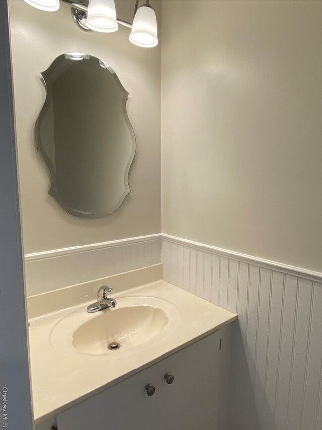 Building Photo - 11 Wildwood Rd