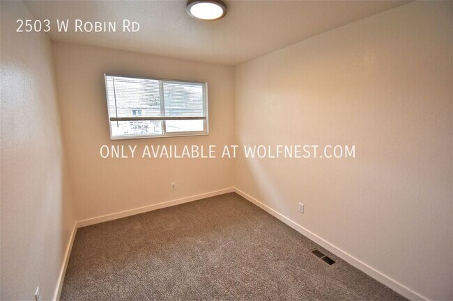 Building Photo - Amazing 3 Bed West Valley Unit!