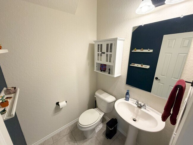 Building Photo - Well Maintained 3 bedroom 2.5 bath in COMAL ISD!