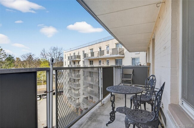 Building Photo - 135 Post Ave