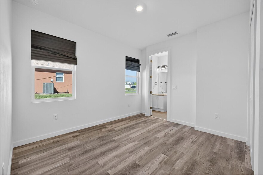 Building Photo - Beautiful Dream Home in Cape Coral! 4 Bedrooms, 3 Bathrooms!!! MOVE IN SPECIAL ONE MONTH FREE!