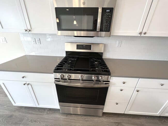 Building Photo - 1650 Dragon Tail Pl