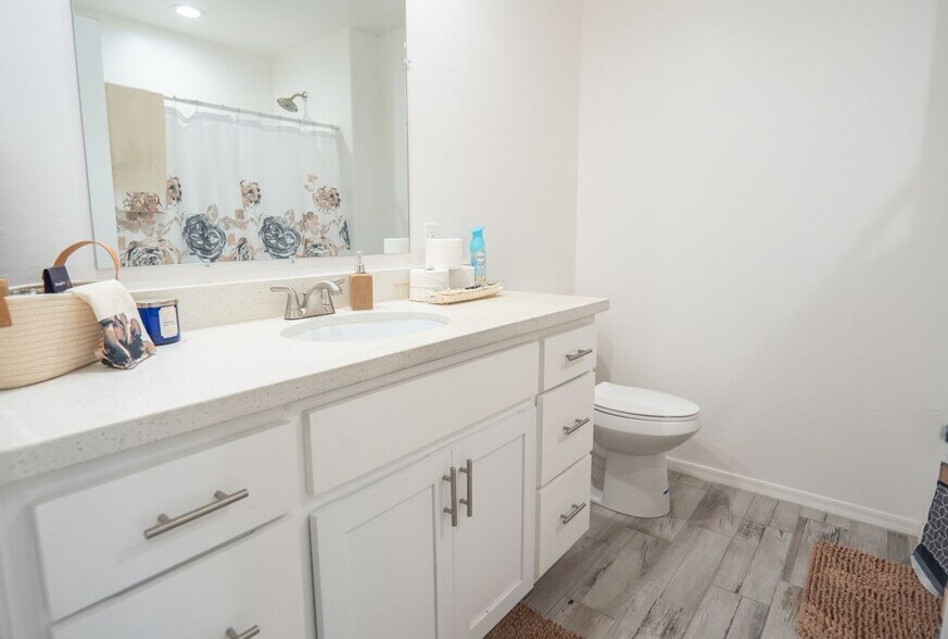 Building Photo - 2231 E 14th St