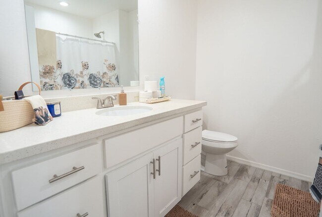 Building Photo - 2231 E 14th St