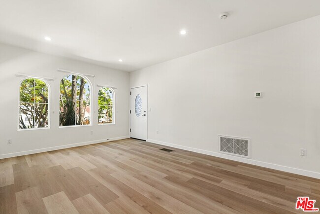 Building Photo - 1305 Lucile Ave