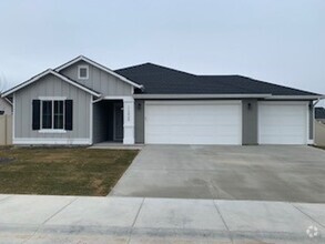 Building Photo - Brand New Home