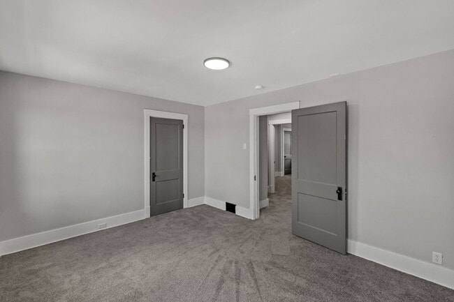 Building Photo - Stunning 3 bedroom home in Carrick available August 15!