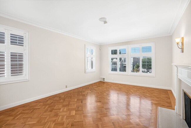 Building Photo - LAKESIDE HOUSE FOR RENT - $5,400