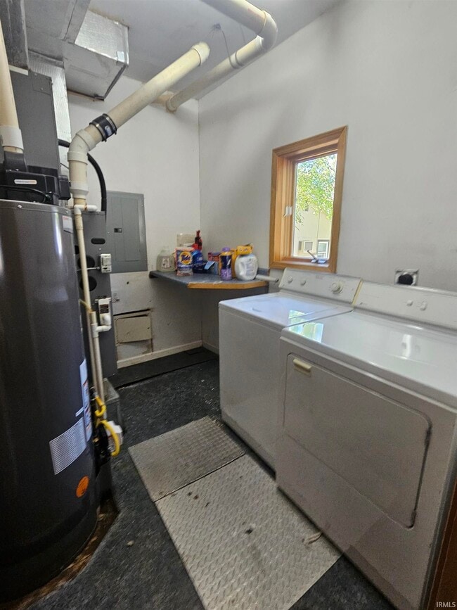 Building Photo - 405 E 15th St