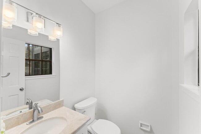 Building Photo - 6 Thornhedge Ct