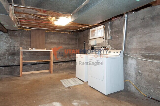 Building Photo - 684 East Ninth Avenue