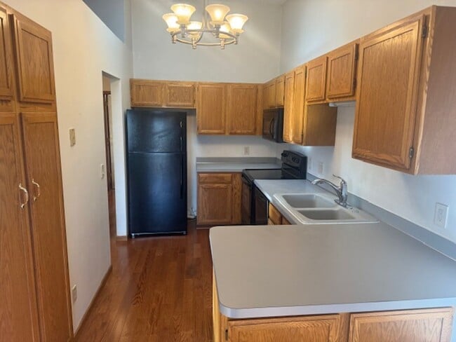 Building Photo - Beautifully Updated 3 Bed, 2 Bath, 2 Car Garage End Unit Townhome with Vaulted Ceilings