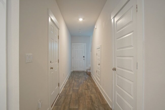 Building Photo - Spacious 3BR/2.5BA Townhome with 1-Car Garage in Admiral’s Quarters—Pool, Dog Park, Near 9 Mile R...
