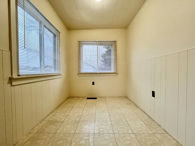 Building Photo - Three Bedroom Home in Northeast Grand Rapids