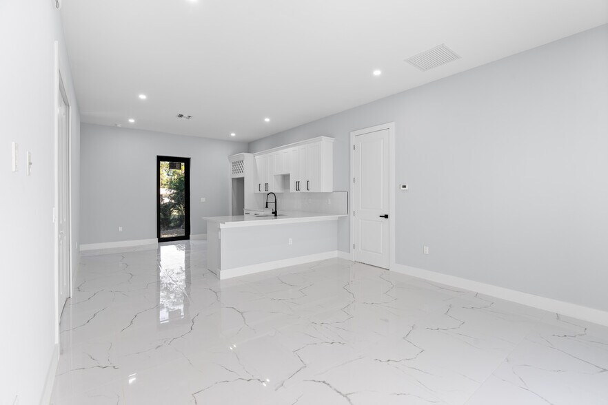 Building Photo - 3501 10th St SW