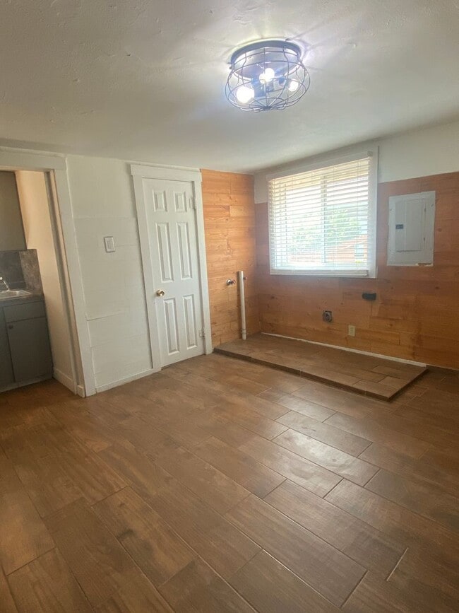 Building Photo - 2017 Monte Vista Dr