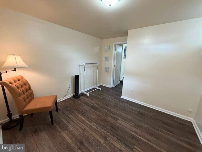 Building Photo - 233 Molden Dr