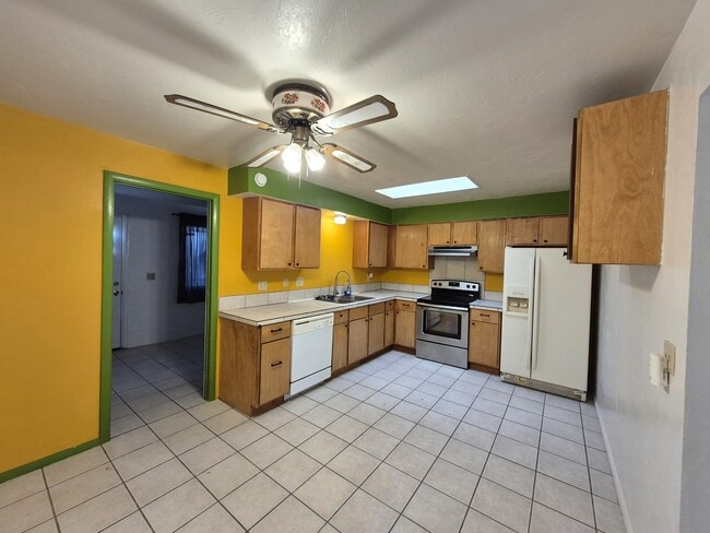 Building Photo - 6566 E Hawk Dr