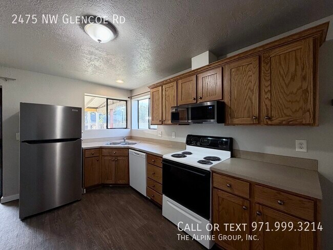 Building Photo - 2475 NW Glencoe Rd
