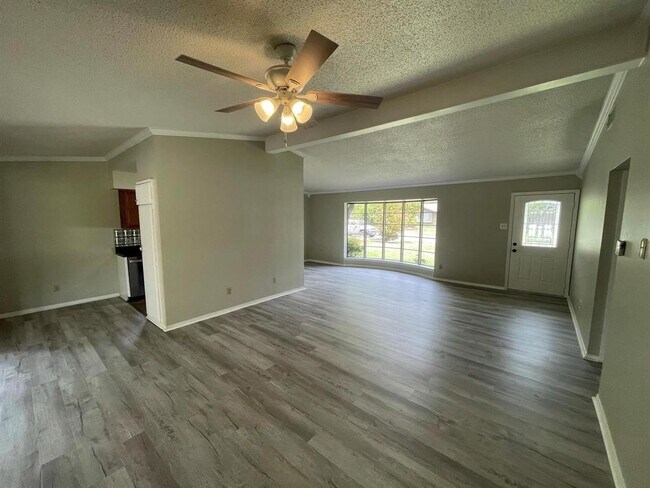 Building Photo - 1008 Wake Dr