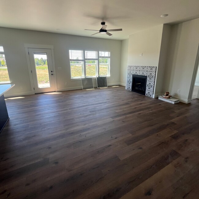 Building Photo - 475 River Bend Ln