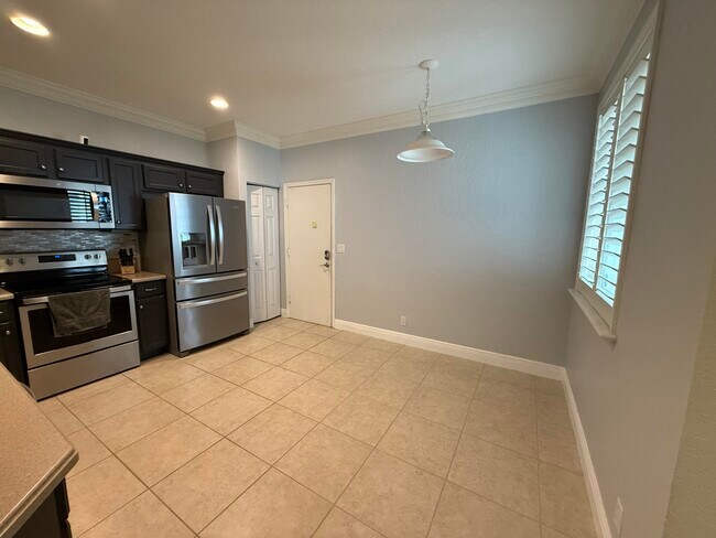 Building Photo - 2136 Oakmont Dr