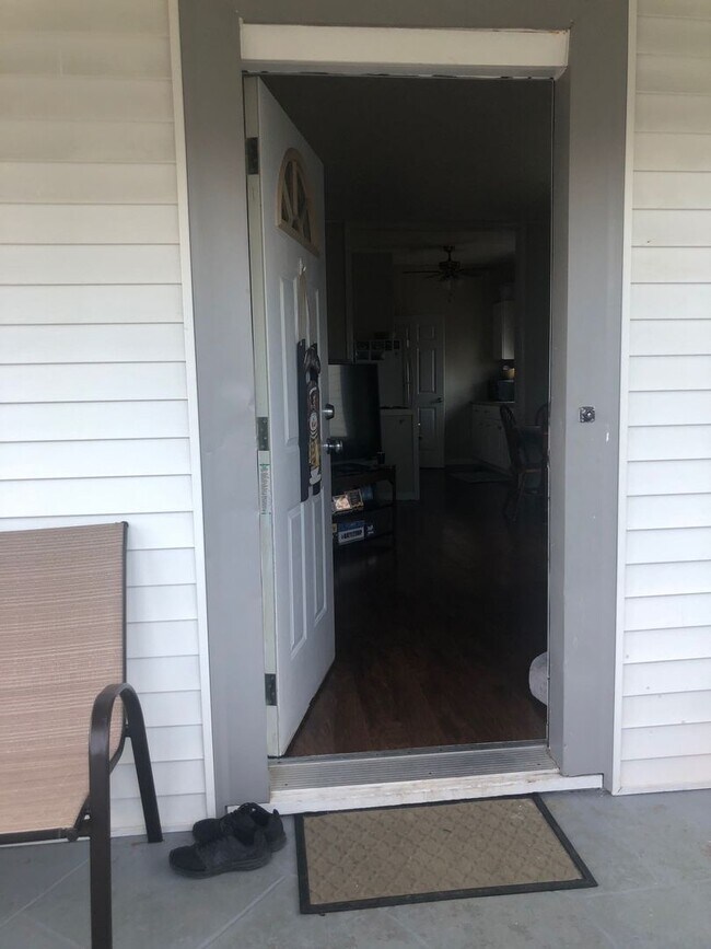 Building Photo - 2 Bedroom with Bonus Room in Basement