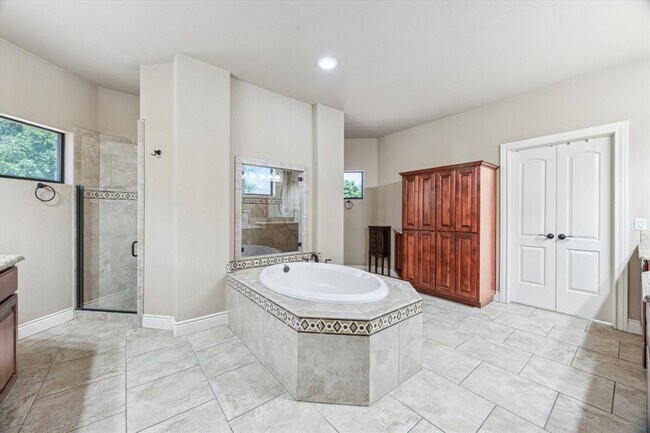 Building Photo - 141 Silverado Dr
