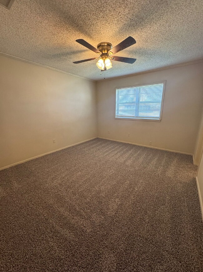 Building Photo - Charming 3-Bed Home with 1.5 Baths in Lubb...