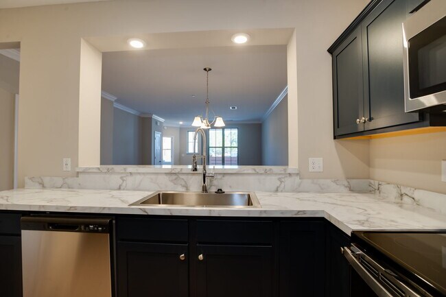 Main Bathroom - 1402 Union Pacific Way