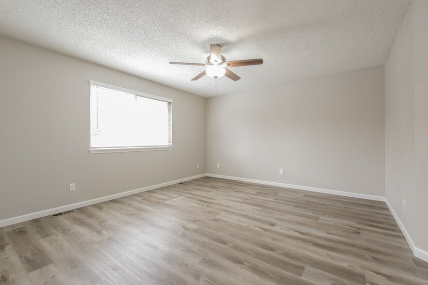 Building Photo - 6644 E 123rd Dr