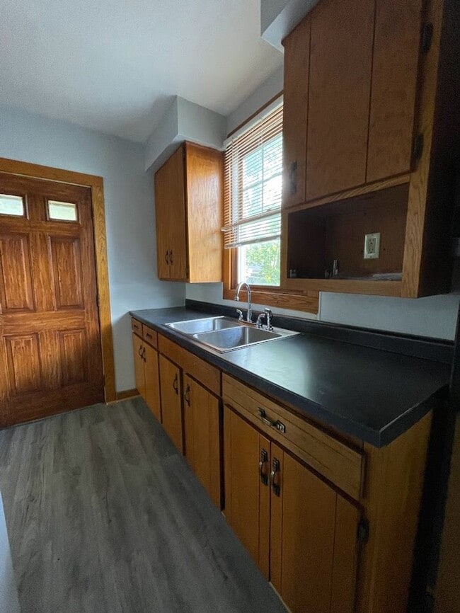 Building Photo - Two bedroom one bathroom home for rent