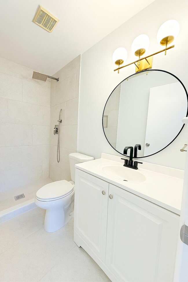 Building Photo - 4055 NW Cinnamon Tree Cir