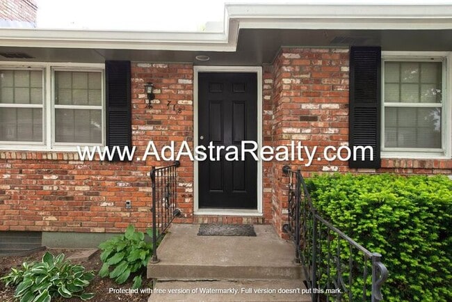 Building Photo - Beautiful Home in Blue Springs-Available NOW!!