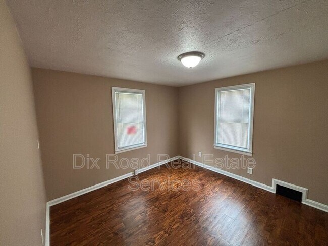 Building Photo - 1145 Chase Ave