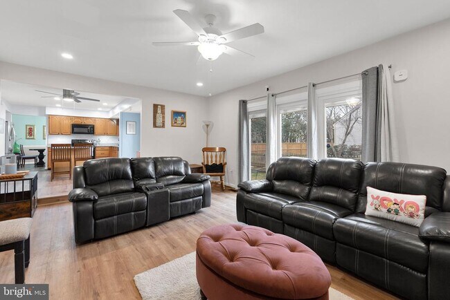 Building Photo - 15728 Beau Ridge Dr