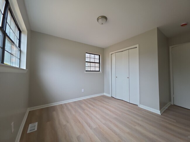 Building Photo - 3011 Deerfield Rd NW