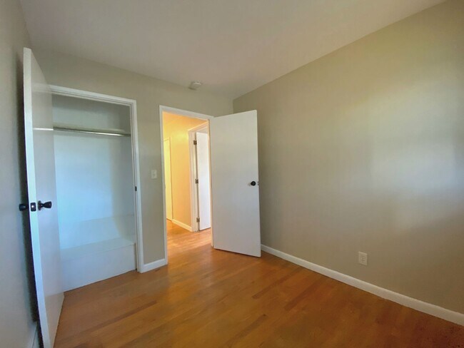 Building Photo - 2237 Wentworth Ave