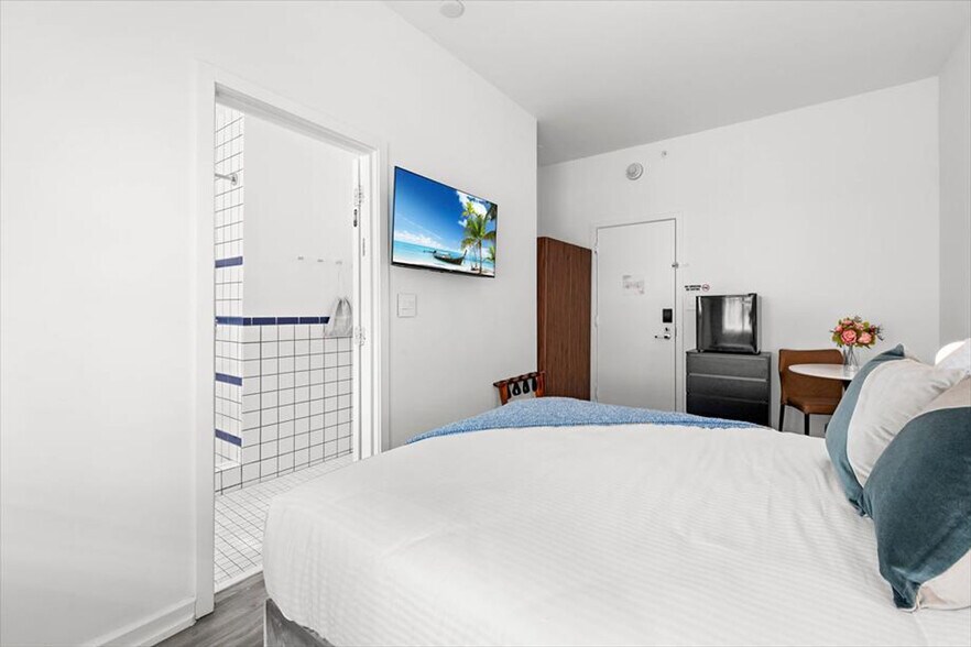 Building Photo - 1701 Alton Rd