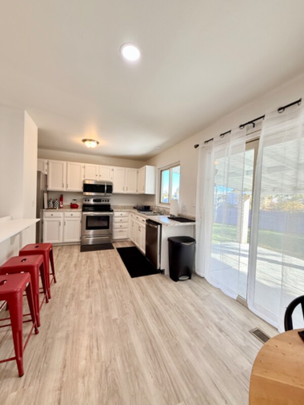 Building Photo - 2708 W 98th Dr