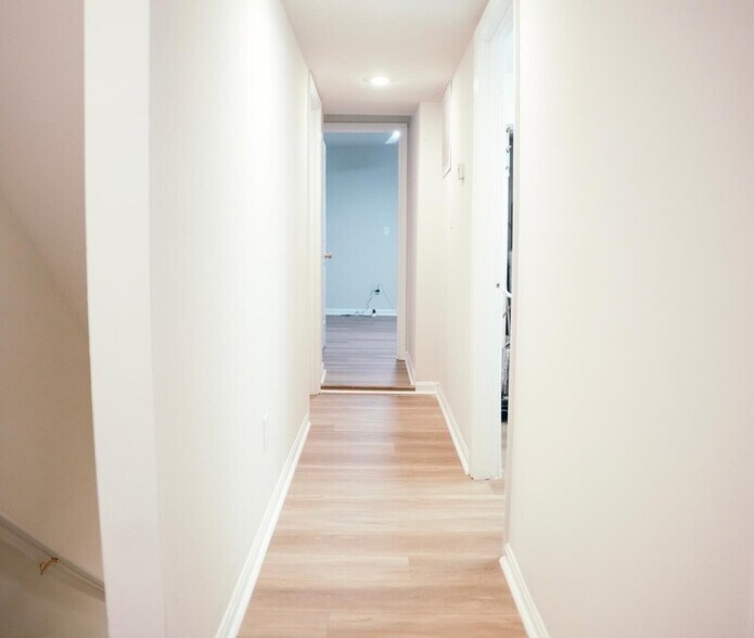 Building Photo - 916 W Lombard St