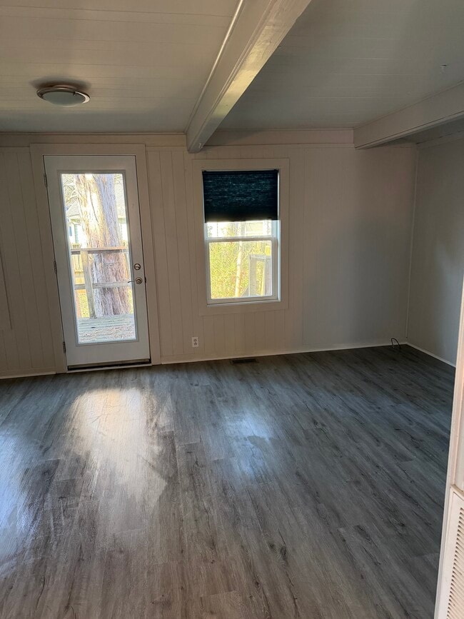 Building Photo - 10 Cedarvilla Dr