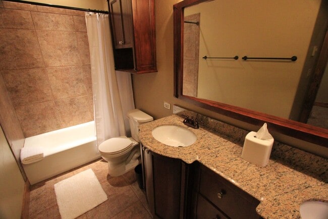 Building Photo - Furnished 3 BR Main Level Condo available ...