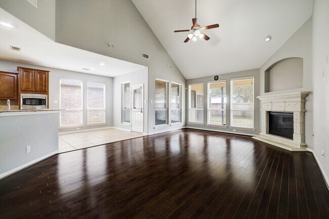 Building Photo - 6631 Larocke Trail