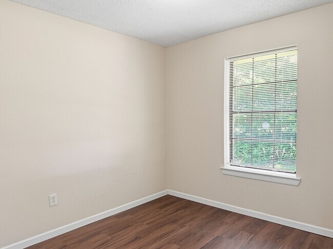 Building Photo - 2330 Cades Cove Dr