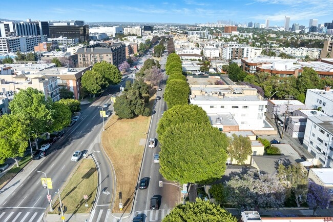 Primary Photo - La Peer Apartments