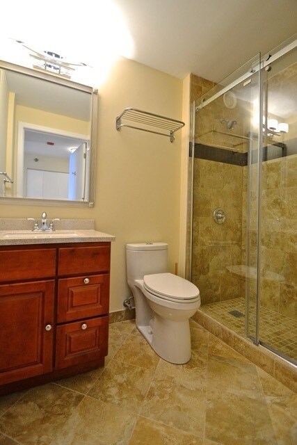 Building Photo - 345 N La Salle Dr