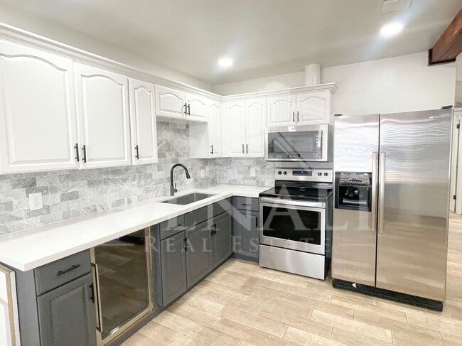 Building Photo - 423 S Terry Ln